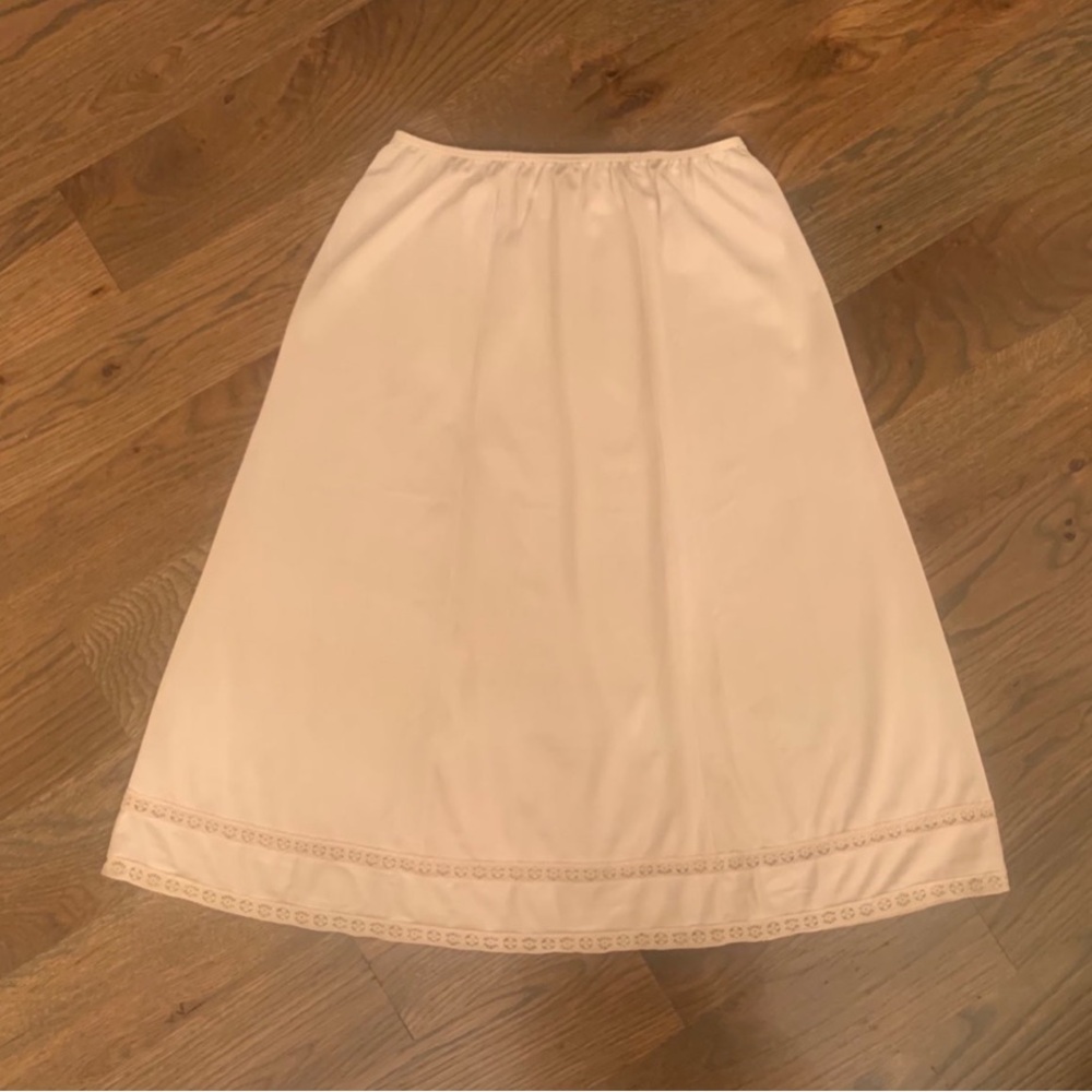 Vintage 60s/70s beige cream silky nylon layered lace half slip